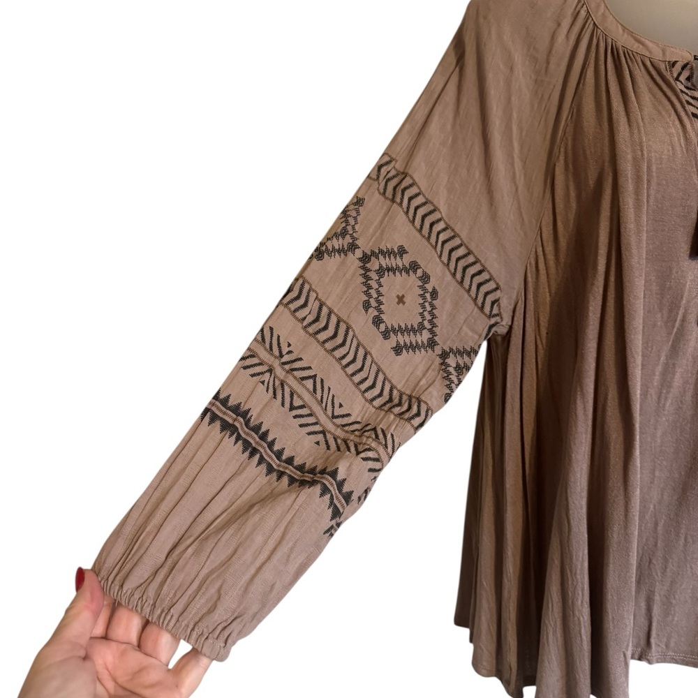 Lucky Brand Taupe Top w/Black Accents PLUS: 1X Bin#S - Picture 4 of 6